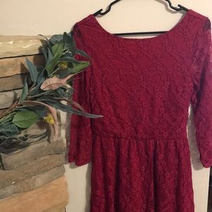 PRICE FIRM | Lace Midi Dress | Maroon